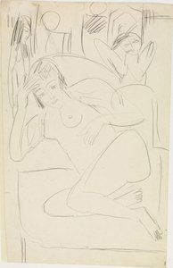 Im Sessel kauernder weiblicher Akt mit Holzfiguren von Ernst Ludwig Kirchner