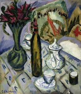 Teekanne, Flasche und rote Blumen