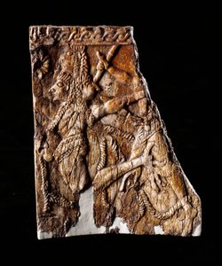 Etruskische Zivilisation: Elfenbeinplatte mit der Darstellung von Geryon - Aus dem Tumulus von Montefortini, Comeana, Italien - 7. Jahrhundert v. Chr. Maße 10x8,1 cm, Florenz, Archäologisches Museum, Inv. 194662 von Etruscan