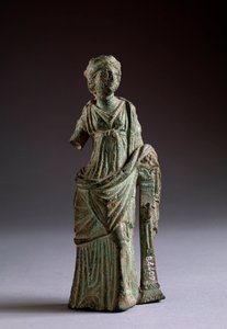 Etruskische Zivilisation: „Offeror-Figur“ Bronzeskulptur, aus Montalcino, Italien 2. Jahrhundert v. Chr., Dim 18 cm von Etruscan