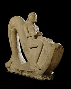 Etruskische Zivilisation: junger Mann, der auf einem Delfin reitet. Steinskulptur 550 v. Chr. Höhe 82 cm. Rom, Museo Nazionale di Villa Giulia