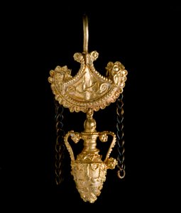 Etruskische Kunst: Goldohrring. 3. Jahrhundert v. Chr. Aus Cerveteri. Dim. 3,4 cm Rom, Museo di Villa Giulia