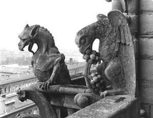 Wasserspeier von der Balustrade der Grande Galerie der Westfassade, Replik eines Originals aus dem 12. Jahrhundert