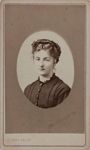 Porträt von Jane Dieulafoy 1851-1916, ca. 1880