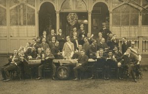 Porträt einer Gruppe von Männern, möglicherweise ein Fechtclub von European Photographer