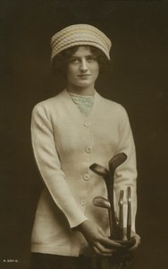 Junge Frau mit Golfschlägern von European Photographer