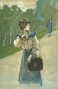 Frau im Wald wird von einem Mann beobachtet von European School