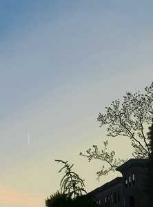 Kleine Kondensstreifen