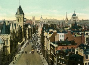Blick von St. Clement Danes auf die Gerichte