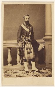 [Unbekannter bärtiger Mann im Kilt, stehend]