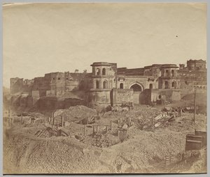 Die Mucha Bawn oder die alte Zitadelle von Lucknow von Felice A. Beato