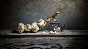 Rustikales Knoblauch-Stillleben