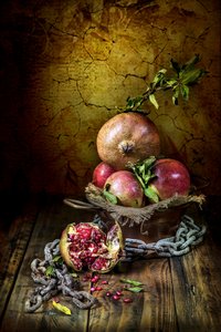 Rustikale Granatäpfel Stillleben von Felice Angelino