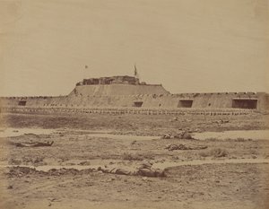 Rückseite des Nordforts nach seiner Eroberung, zeigt den Rückzug der chinesischen Armee, 21. August 1860 von Felice Beato