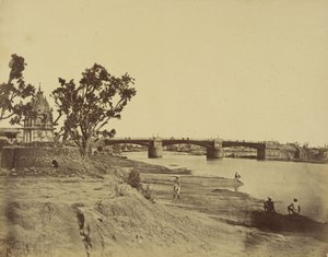 Die Eisenbrücke von der Residenz zu den Kantonen von Felice Beato