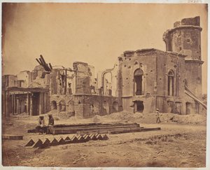 Die Vorderseite der Residenz, Lucknow, 1858 von Felice Beato