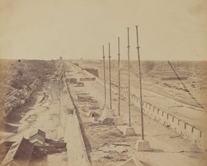 Oberseite der Mauer vom Anting-Tor, Peking, von englischen und französischen Truppen besetzt, Okt 1860 von Felice Beato
