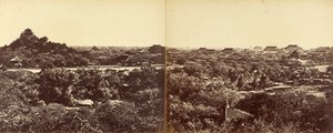Ansicht des Kaiserlichen Winterpalastes, Peking, mit dem Künstlichen Hügel, 29. Oktober 1860 von Felice Beato