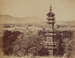 Ansicht des Sommerpalastes Yuen Min Yuen, Peking, mit der Pagode vor dem Brand, Oktober 1860 von Felice Beato