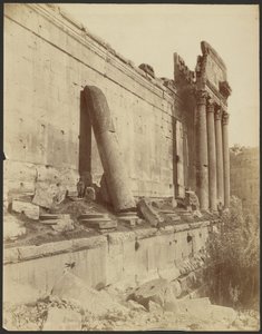 Balbek, geneigte Säule von Félix Bonfils