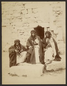 [Gruppe von drei Beduinenscheichs] von Félix Bonfils