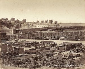 Baumaterialhof, Windmühlen im Hintergrund, in Alexandria, Ägypten