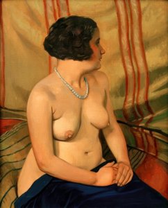 Frau mit blauer Halskette