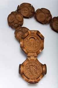 Rosenkranz von Heinrich VIII., Detail der offenen Pater-Perle