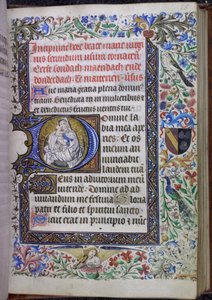 Historiierte Initiale mit der Jungfrau und dem Kind, Stundenbuch, Gebrauch von Tournai, auf einem Halbmond kombiniert mit einem dreiseitigen Rand und einem vollen Rand mit Akanthusblättern, Blumen, Vögeln, einem musizierenden Engel und einem Wappen