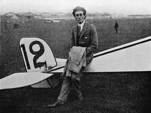 Das Luftderby: Lord Carbery mit seinem Morane-Saulnier-Eindecker, 1914 von Flight Photo