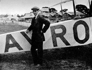 Das Luftderby: der Pilot der Avro, Herr F.P. Raynham, 1913, 1934 von Flight Photo