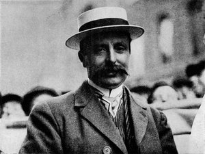 Der Eroberer des Kanals: Louis Bleriot, 1909 von Flight Photo