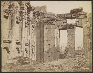 Innenraum, Tempel des Jupiter, Baalbek von Félix Bonfils