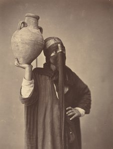Wasserträgerin in Kairo von Félix Bonfils