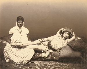 Eine maurische Frau mit ihrer Magd