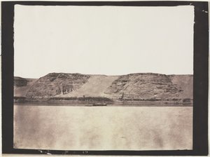 Allgemeine Ansicht der in den Fels gehauenen Monumente mit Fotografen Dahabieh. Abu Simbel