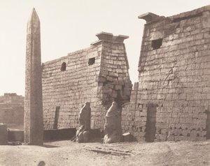 Louksor Theben, frühere Konstruktion - Pylon, Kolosse und Obelisk, 1851-52, gedruckt 1853-54 von Félix Teynard