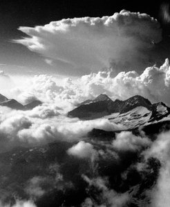 Aufstieg zum Breithorn, Gipfel der Monte Rosa Kette von Fosco Maraini