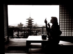 Frivoles Kyoto. Yasaka-Pagode vom Kyo-Yamato-Restaurant aus gesehen von Fosco Maraini