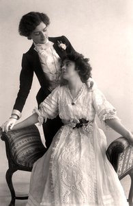 Lily Elsie 1886-1962 und Adrienne Augarde 1882-1913, englische Schauspielerinnen, 1907 von Foulsham and Banfield