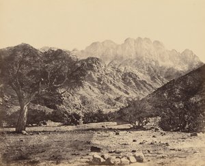 Berg Serbal, vom Wádee Feyrán aus von Francis Frith