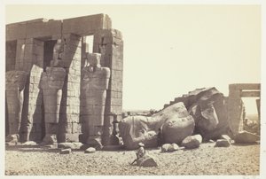 Osiride-Säulen und großer gefallener Koloss von Francis Frith