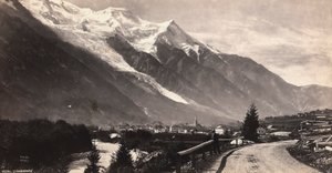Panoramablick auf Chamonix-Mont Blanc, in Frankreich von Francis Frith