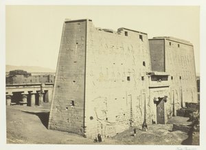 Der große Pylon in Edfu, Oberägypten, 1857