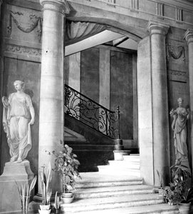 Das Vestibül der Folie St. James, Neuilly-sur-Seine von Francois Joseph Belanger