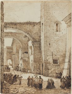 Ein Priester, der durch eine mittelalterliche Straße in Viterbo zieht