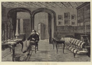 Lord Beaconsfield in seiner Bibliothek in Hughenden