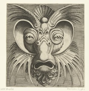 Maske mit Tellern um die Augen und spitzen Zacken auf Wangen und Stirn
