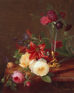 Arrangement mit Blumen und einer Vase