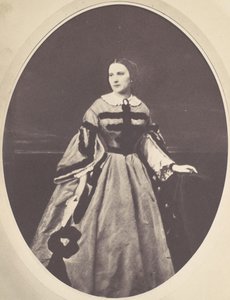 [Weibliches Porträt, stehend, nach links schauend], 1850er-60er Jahre